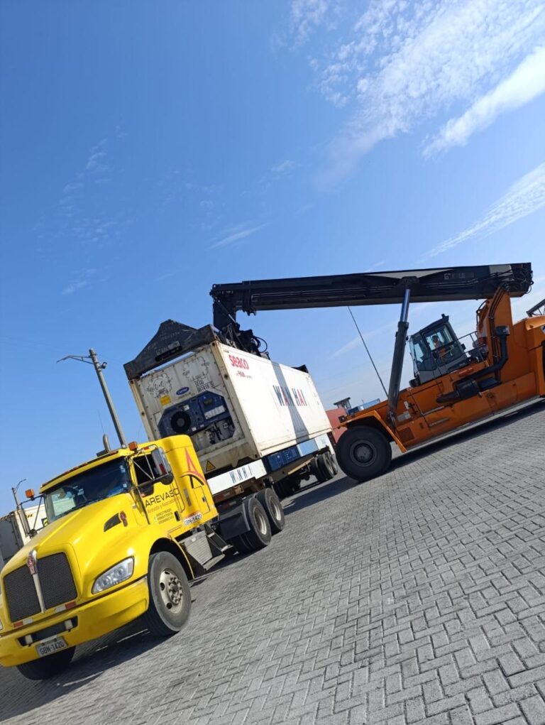 Camión mediano en entrega
